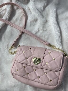 Betsy Johnson, pink quilted Crossbody purse with gold hearts